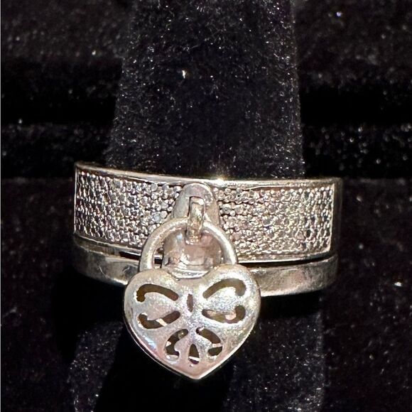 RING STERLING SILVER.925 A HANGING HEART ❤️ LOCKET THAT HAS TWO BEAUTIFUL SIDES - Picture 2 of 2
